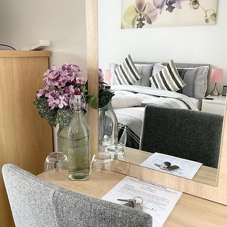 Manchester Escape - Private Room & Bathroom Near Etihad And Coop Arena - Free Secure Parking Экстерьер фото