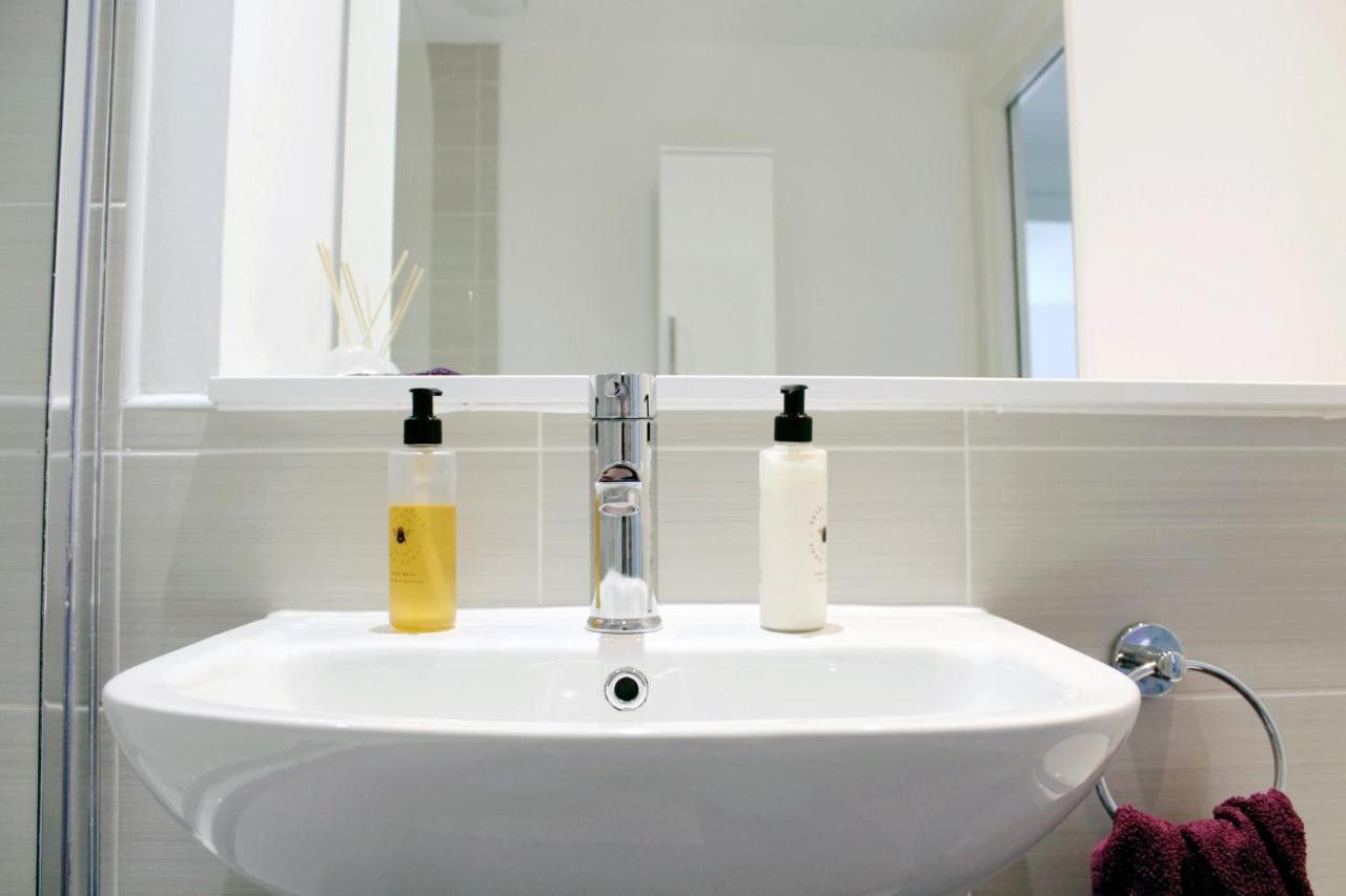 Manchester Escape - Private Room & Bathroom Near Etihad And Coop Arena - Free Secure Parking Экстерьер фото